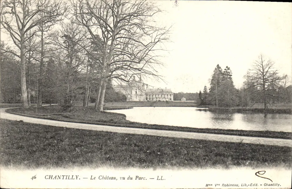 Chantilly — O Castelo visto do Parque — Mme V° Robineau, Lib.-Edit. Chantilly - Frente