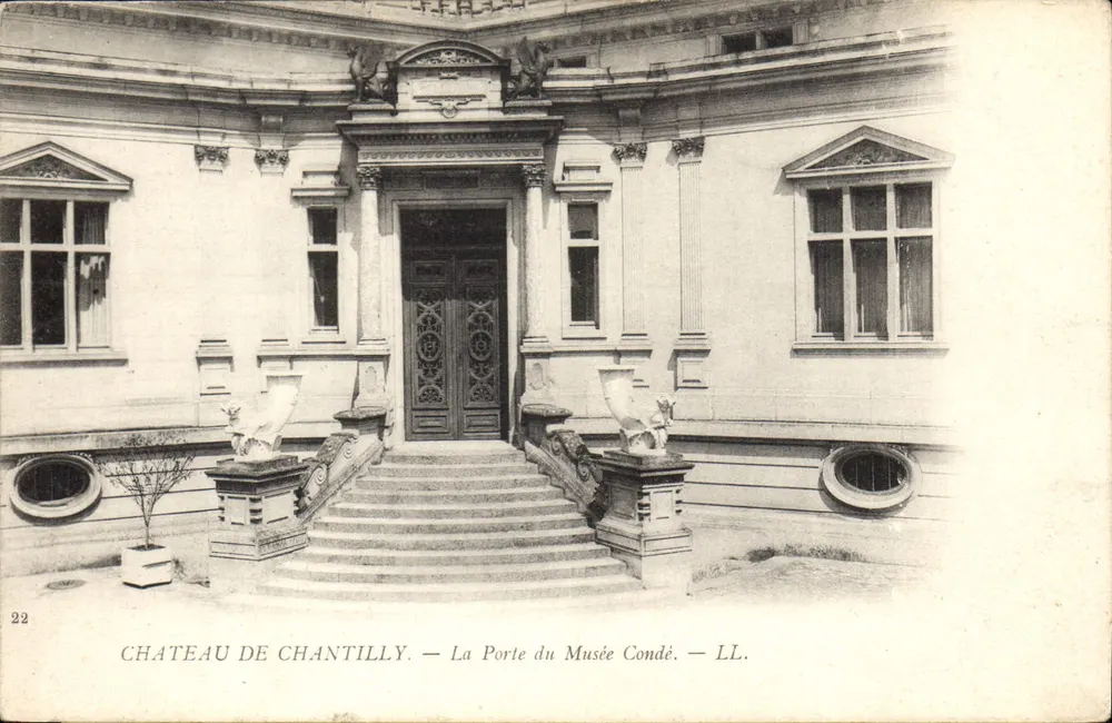 Castelo de Chantilly — A Porta do Museu Condé — LL. — N° 22 - Frente