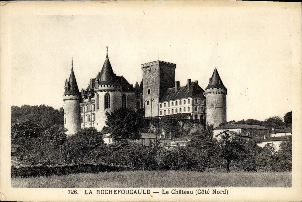 La Rochefoucauld — Het Kasteel (Noordzijde) - Voorkant