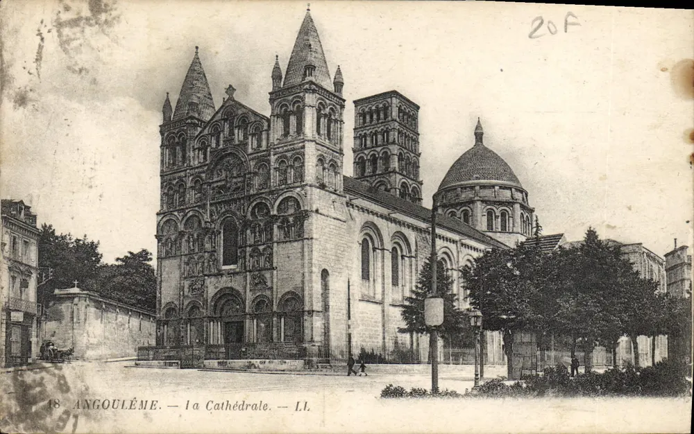 Angoulême — a Catedral — LL. - Frente