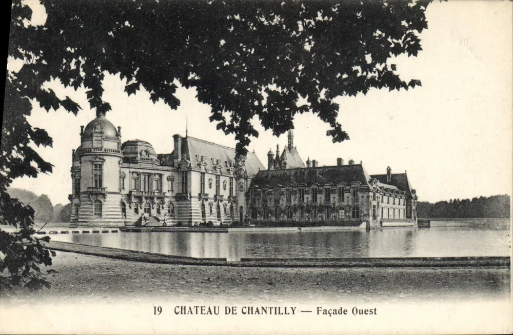 Castelo de Chantilly — Fachada Oeste — Editor: W. R. N. Verschaller, n° 19 - Frente