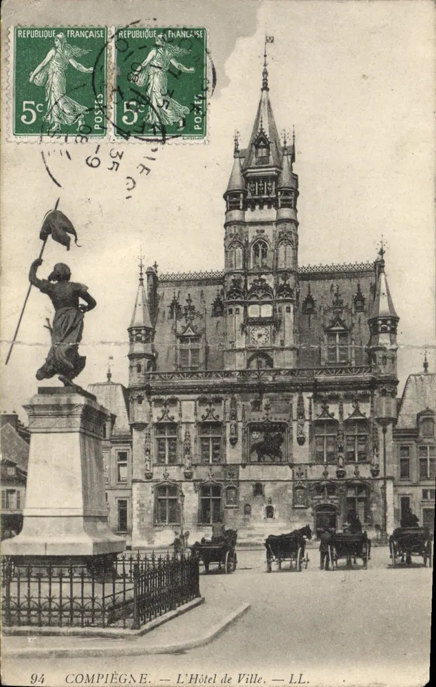 Compiègne — O Hotel de Ville — LL. - Frente