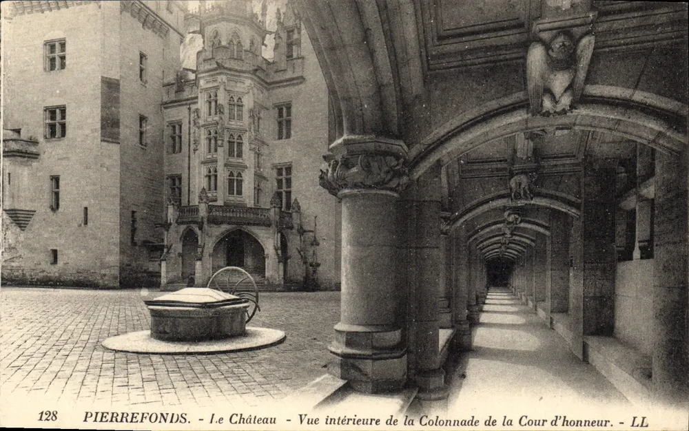 PierreFonds — Das Schloss — Innenansicht der Säulenreihe des Ehrenhofes — LL, n°128 - Vorderseite