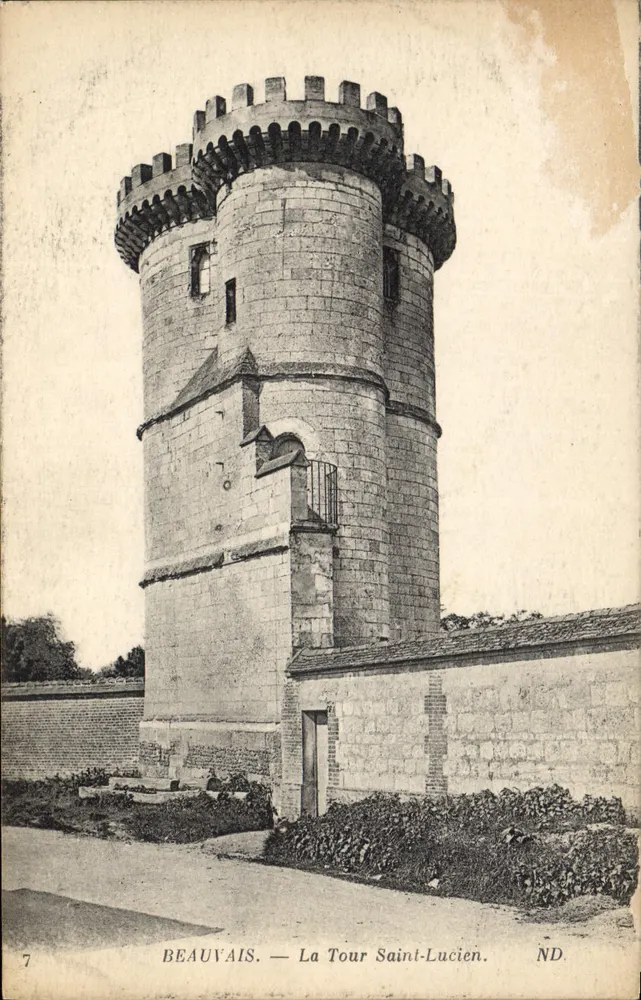 Beauvais — Torre São Luís — ND. Fotografia Neurouin & Cie — Paris - Frente