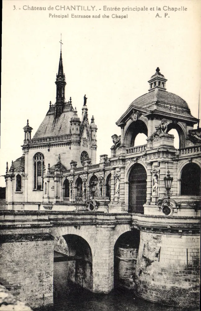 Schloss CHANTILLY — Haupteingang und die Kapelle — A.P. - Vorderseite