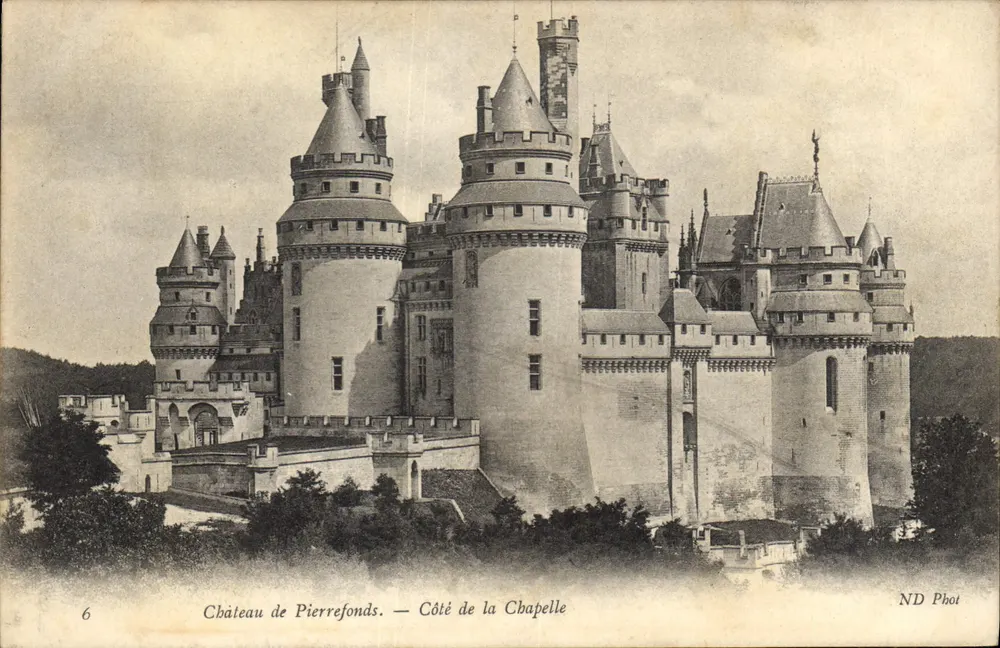 Castelo de Pierrefonds — Lado da Capela — ND Phot - Frente