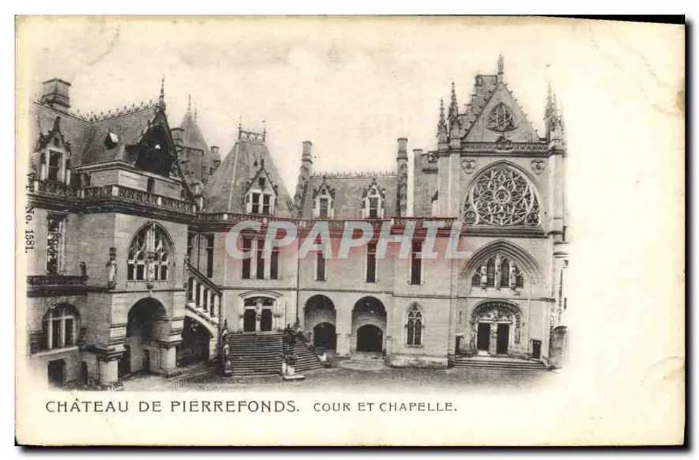 Castelo de Pierrefonds — Pátio e capela — No. 1382 - Frente