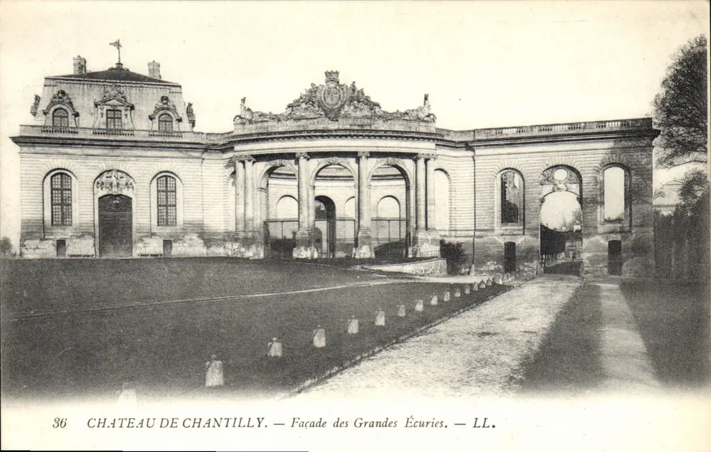 Castelo de Chantilly — Facha das Grandes Estabulagens — LL. — N° 36 - Frente