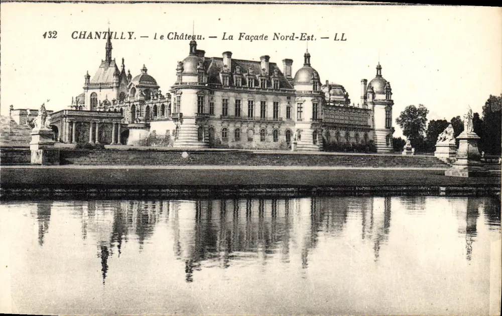Chantilly — O Castelo — A Fachada Nordeste — LL - Frente