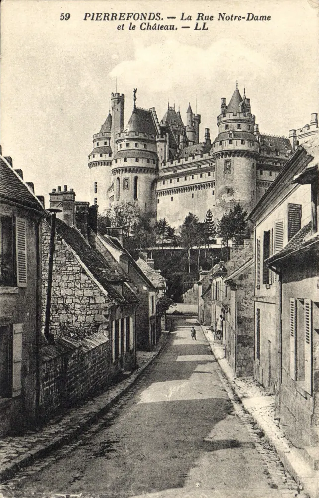 Pierrefonds — Rue Notre-Dame und das Schloss — LL - Vorderseite