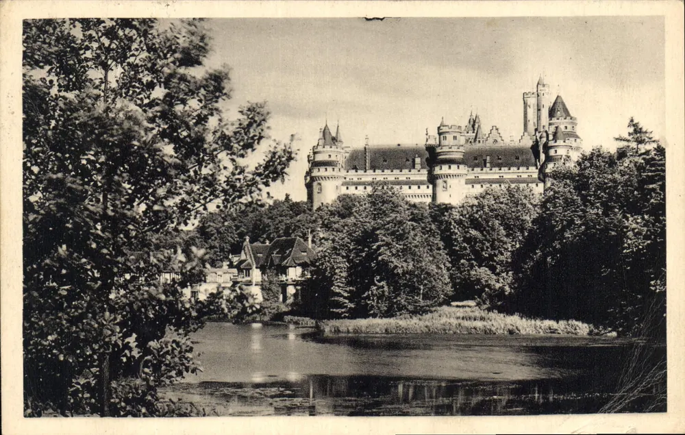 Château de Pierrefonds — vue depuis le lac, éditeur Serv. Commercial de Pierrefonds - Frente