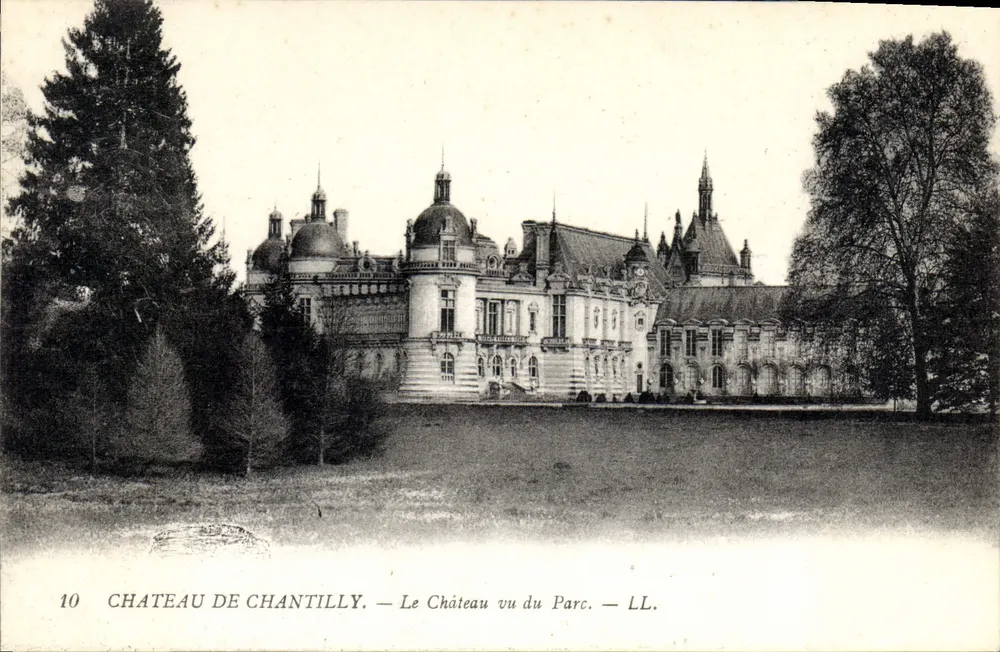 Castelo de Chantilly — O Castelo visto do Parque — LL. — N°10 - Frente
