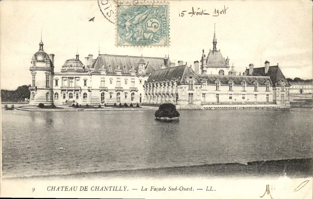 Castelo de Chantilly — A Fachada Sudoeste — LL. — A Imprensa Fotográfica Nova, Paris - Frente
