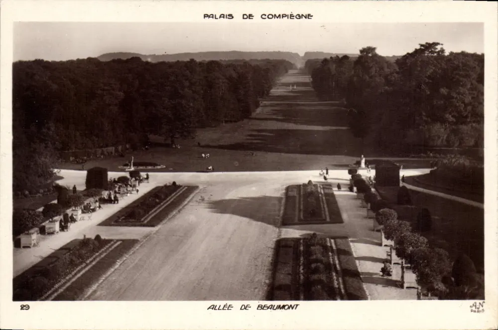Palácio de Compiègne — Avenida de Beaumont — A.N. Paris, n°29 - Frente