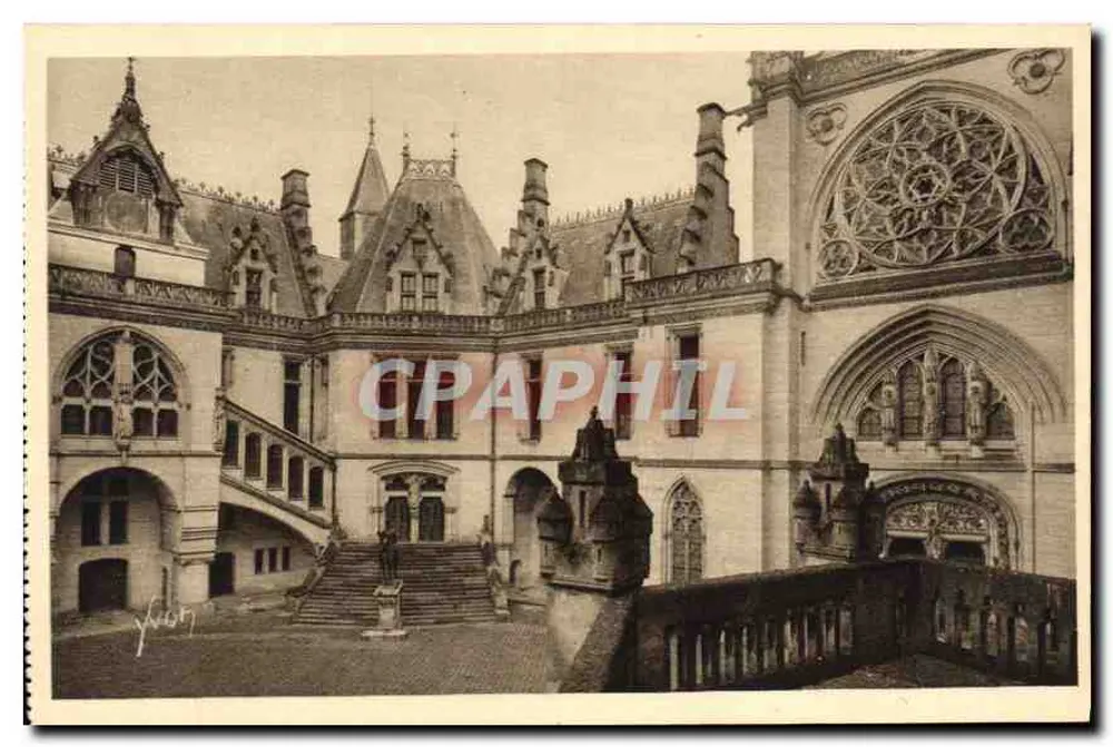 Château de Pierrefonds — La Cour d'Honneur — Éditions d'Art YvC - Voorkant
