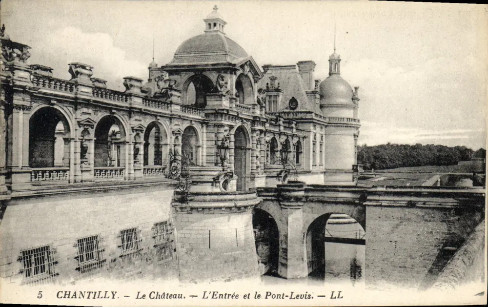 Chantilly — O Castelo, a Entrada e o Ponte-Levis — LL - Frente