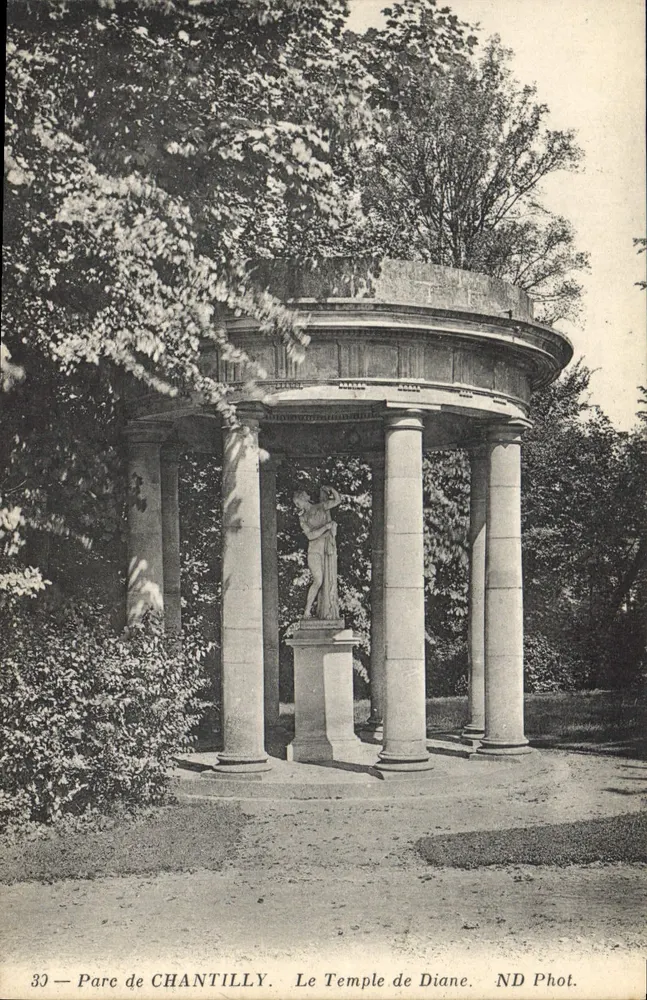 Parc de Chantilly — Klasztor Diany — ND Phot. - Awers
