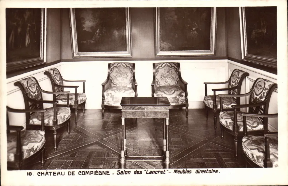 Schloss Compiègne - Salon der 'Lancret' - Direktoriums-Möbel - Vorderseite