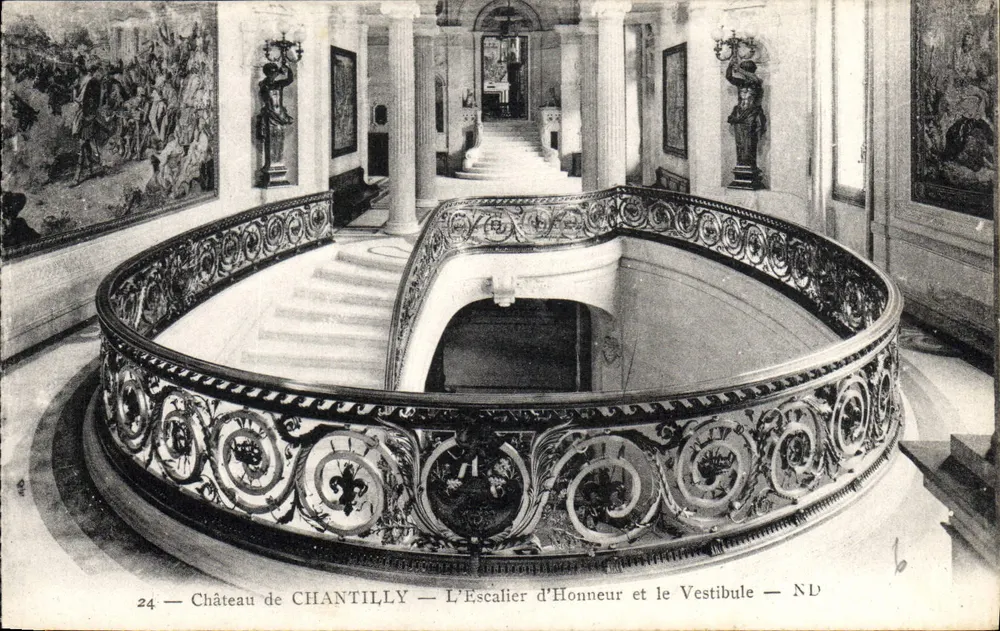 Château de Chantilly — Die Ehrenstiege und der Vestibül — ND - Vorderseite