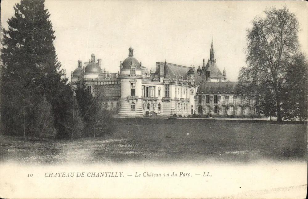 Castelo de Chantilly — O Castelo visto do Parque — LL. - Frente