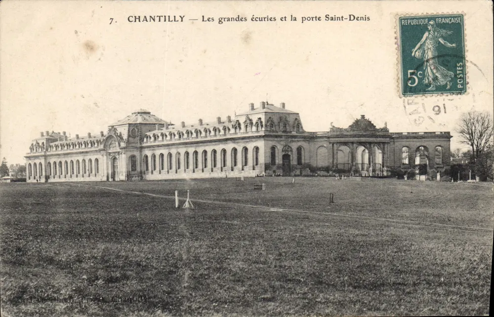 Chantilly — Die großen Ställe und das Tor Saint-Denis — Verleger Charles Bouchet, Nr. 7 - Vorderseite
