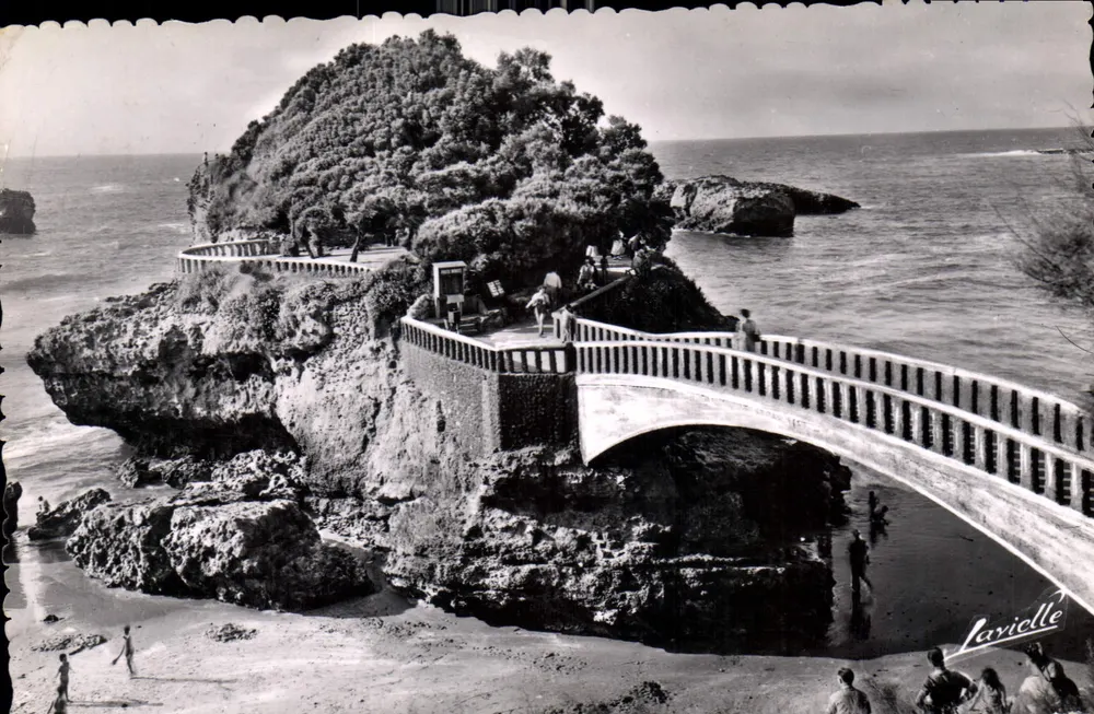 O Rocher du Basta — Biarritz — L. Laviolle - Frente