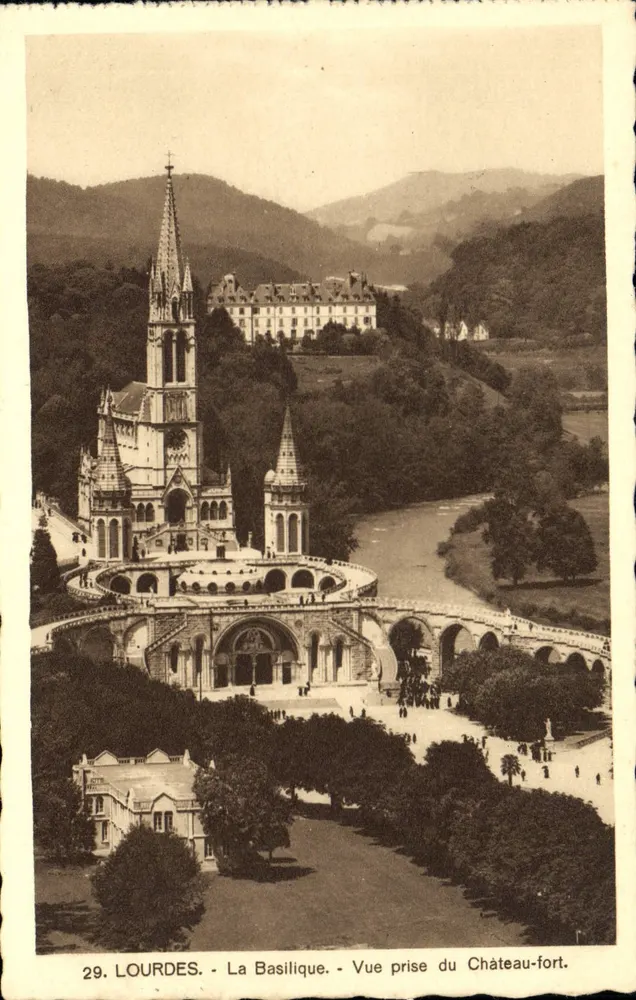 Lourdes - Die Basilika - Ansicht vom Schlossfelsen - Vorderseite