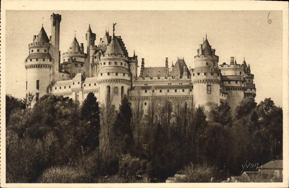 Schloss Pierrefonds — Oise, östlicher Teil — Les Éditions d'Art Yvon - Vorderseite