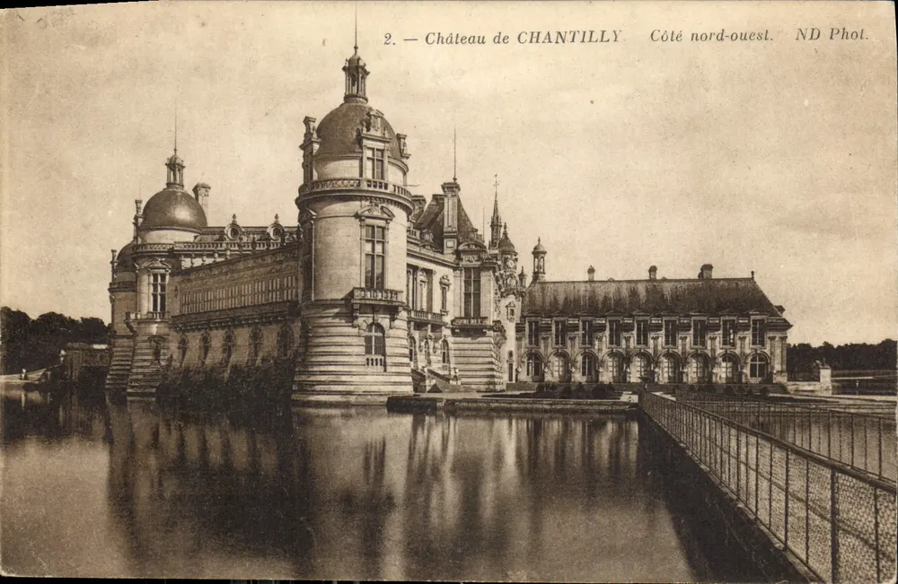 Schloss Chantilly — Nordwestseite — ND Fotografie - Vorderseite