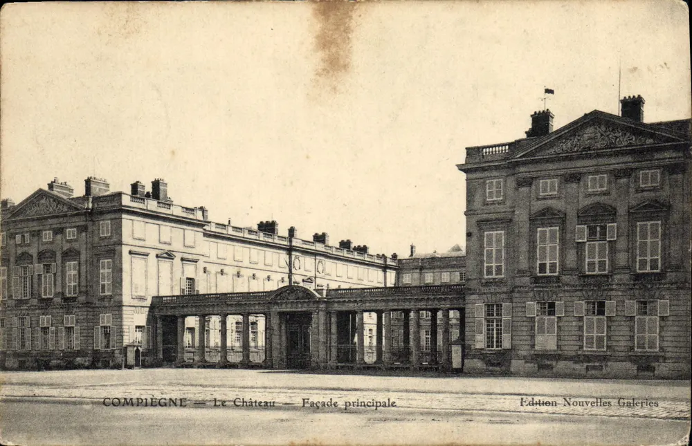 Compiègne — O Castelo — Facha principal — Edição Novas Galerias - Frente