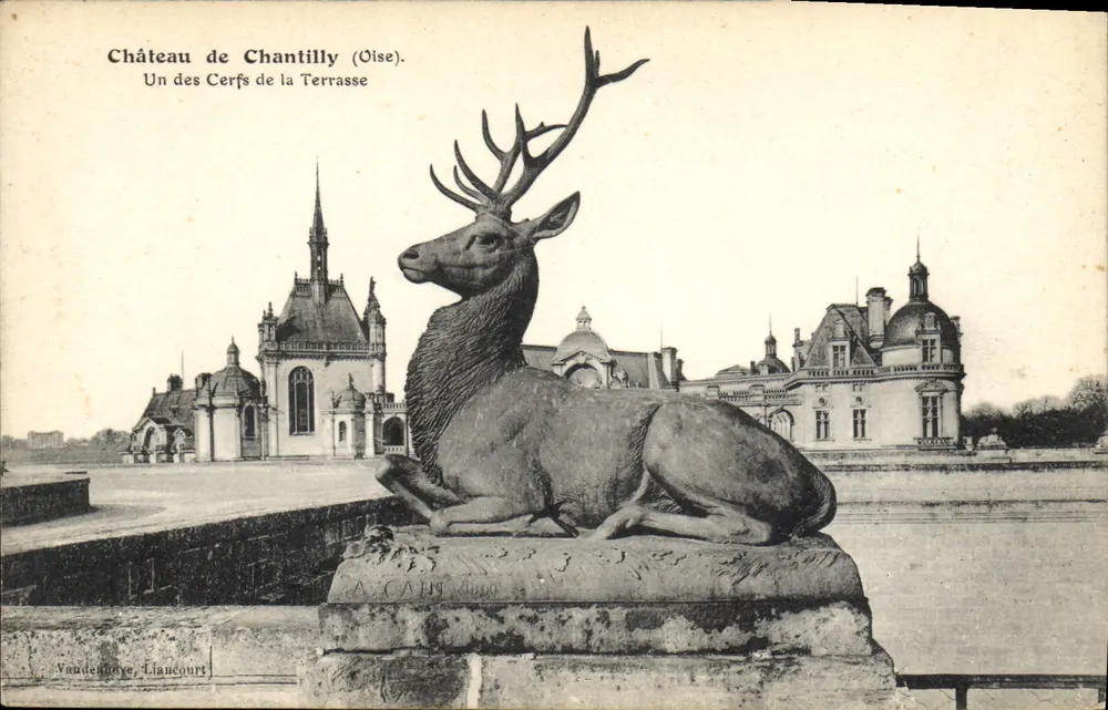 Schloss Chantilly (Oise) — Einer der Hirsche der Terrasse — Vandenhove, Liancourt - Vorderseite