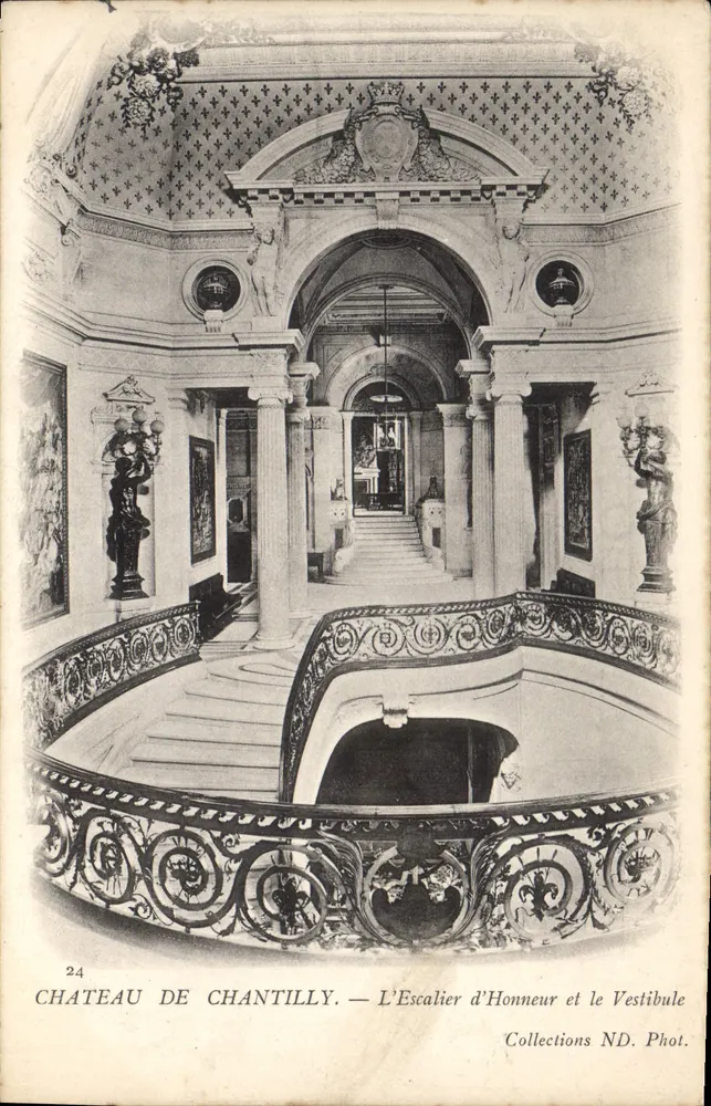 Château de Chantilly — Die Ehrenstiege und der Vestibül — Sammlung ND. Fotografie n°24 - Vorderseite