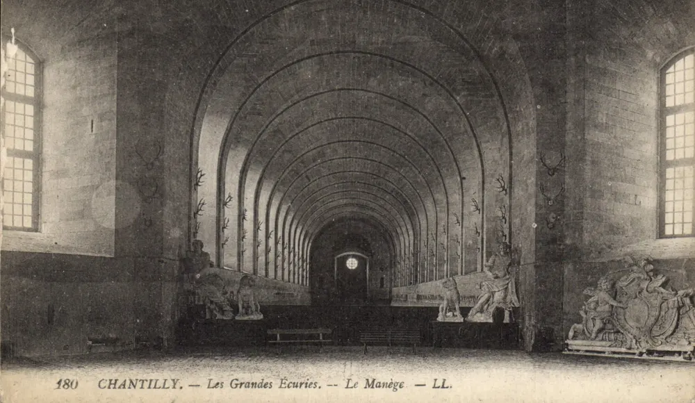 Chantilly — As Grandes Écuries — O Manège — LL. - Frente