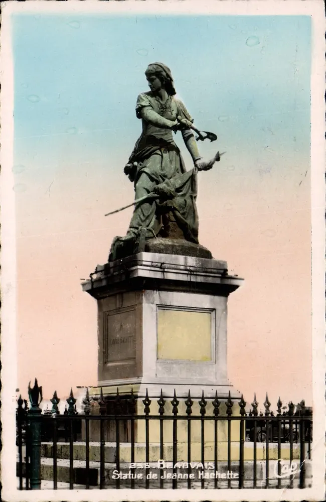 Estátua de Jeanne Hachette — Beaumont — Cle de Céleste Photo - Frente