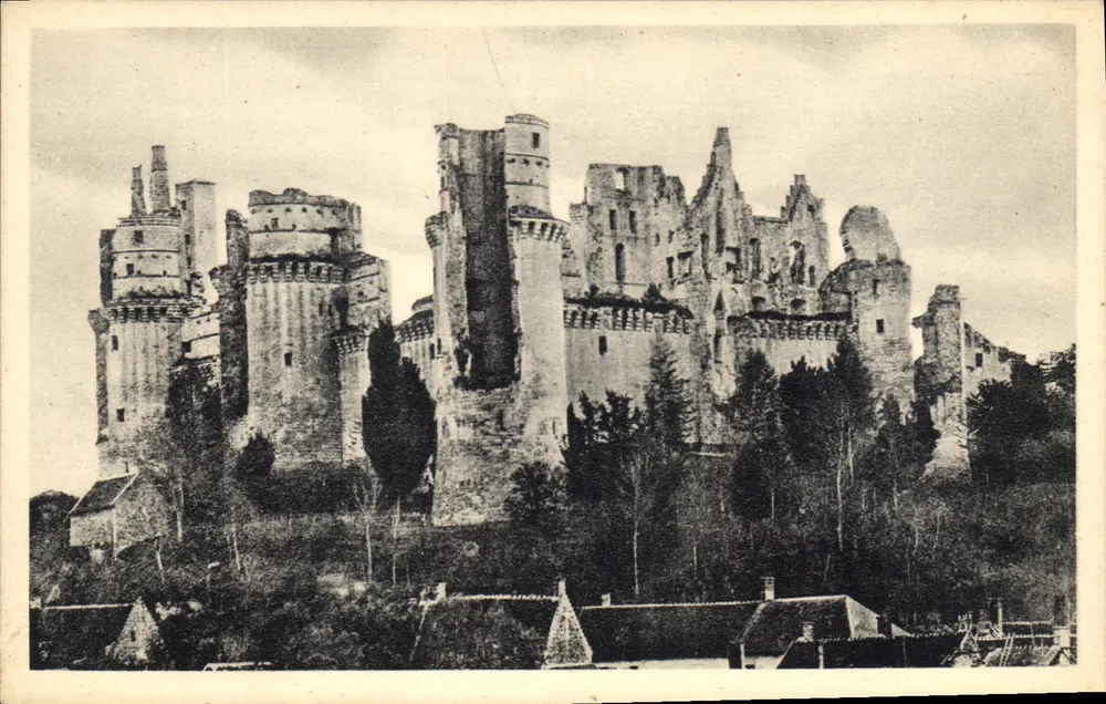 Schloss Pierrefonds — vor der Restaurierung — Service Commercial Monuments Historiques, Paris - Vorderseite