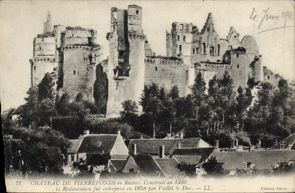 Castelo de Pierrefonds em Ruínas — Construído em 1390, restauração em 1858 por Viollet le Duc — Edição Varin, n°21 - Frente
