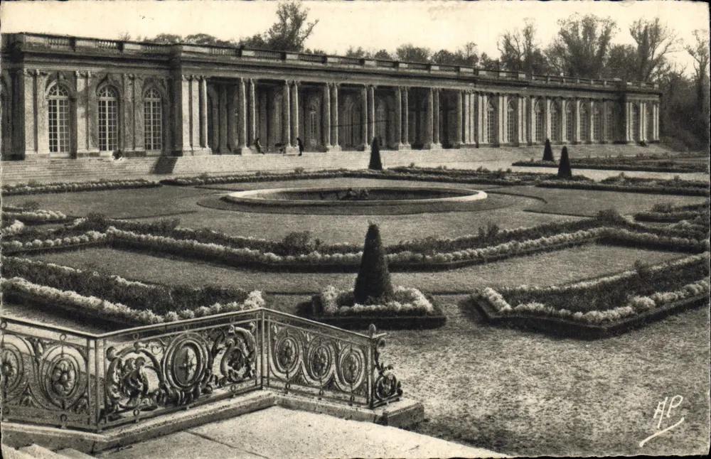 Versailles (S.-e-O.) — O Grande Trianon — Edições de Arte A. P. rua Colbert - Frente