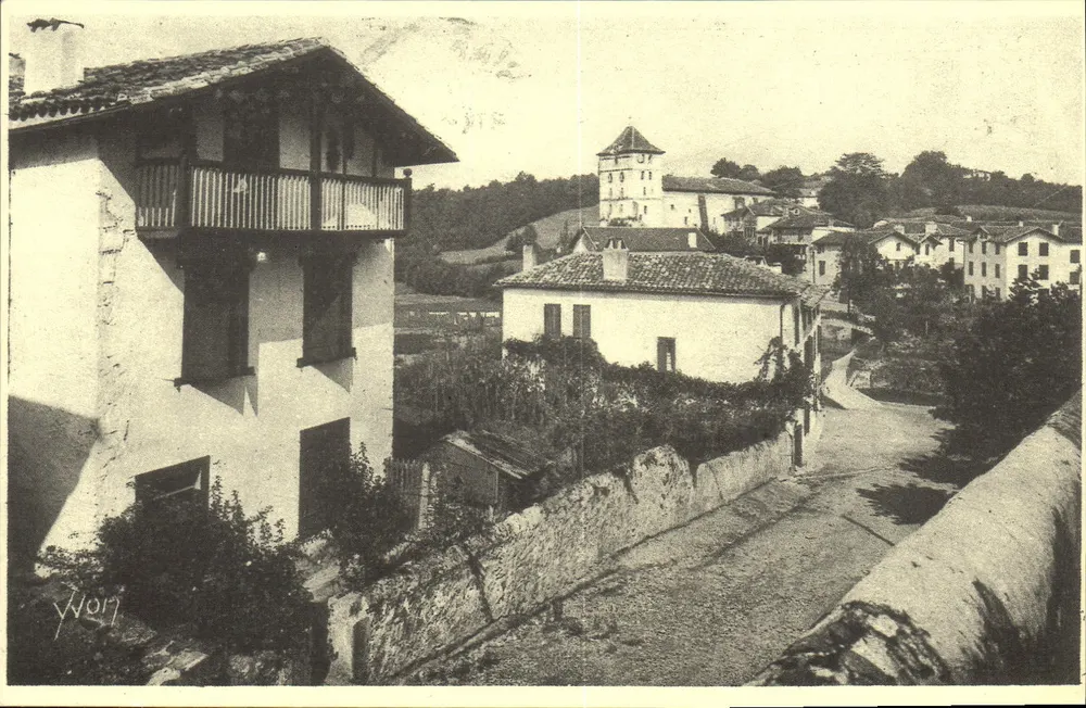Biarritz — Vista do vilarejo com a igreja — editor L'Aurore, n° 2015 - Frente