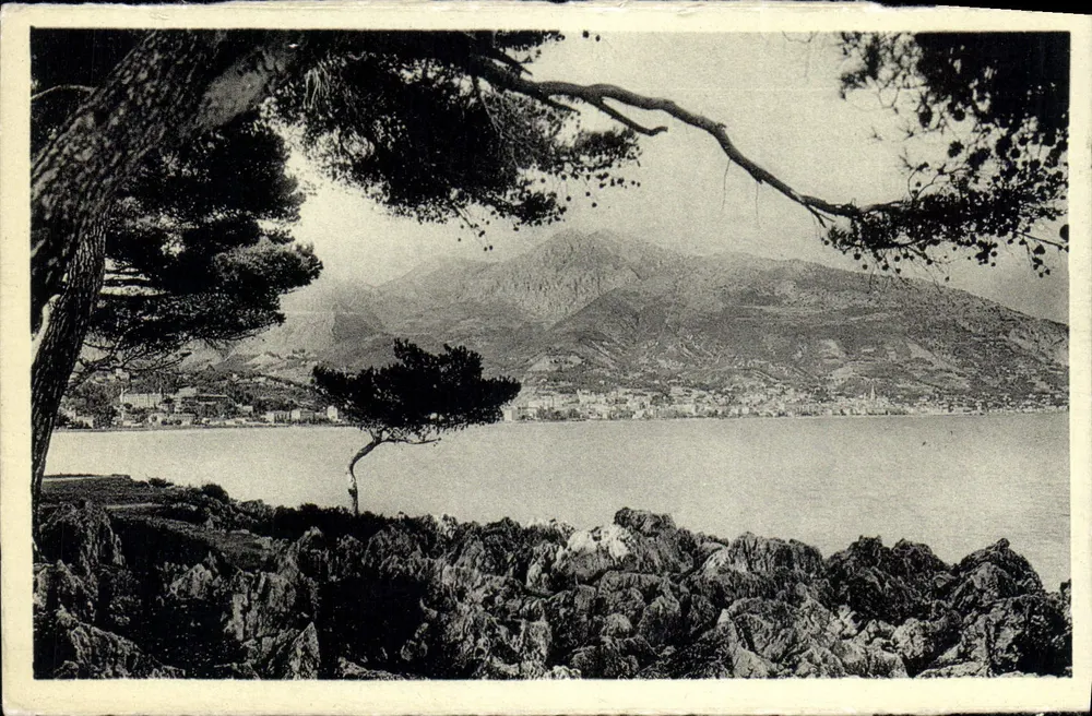 Menton - Vista tirada do Cap Martin — CI DES ARTS PHOTOGRAPHIQUES PARIS - STRASBOURG - Frente