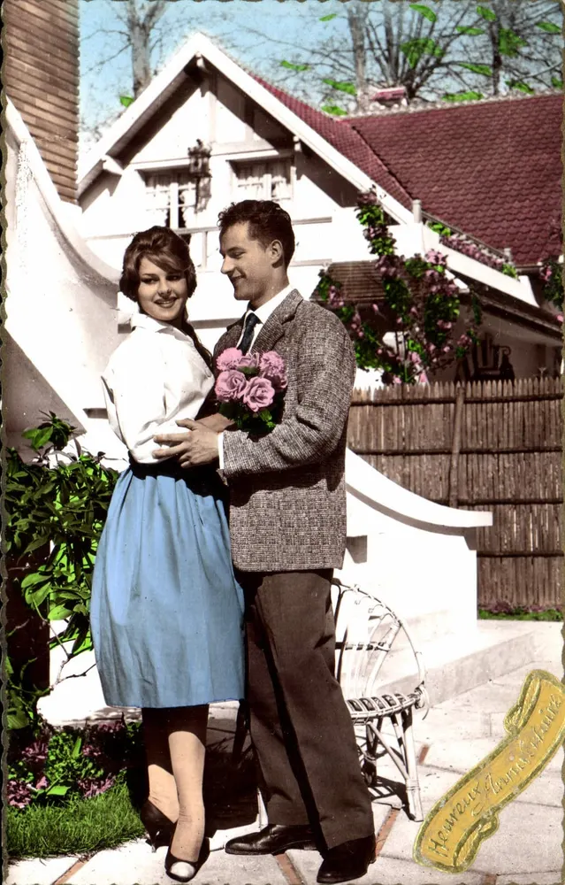 Paar im Freien — Haus mit Blumen — Verleger 'Honneurs Anniversaire' Nr. 3364 - Vorderseite