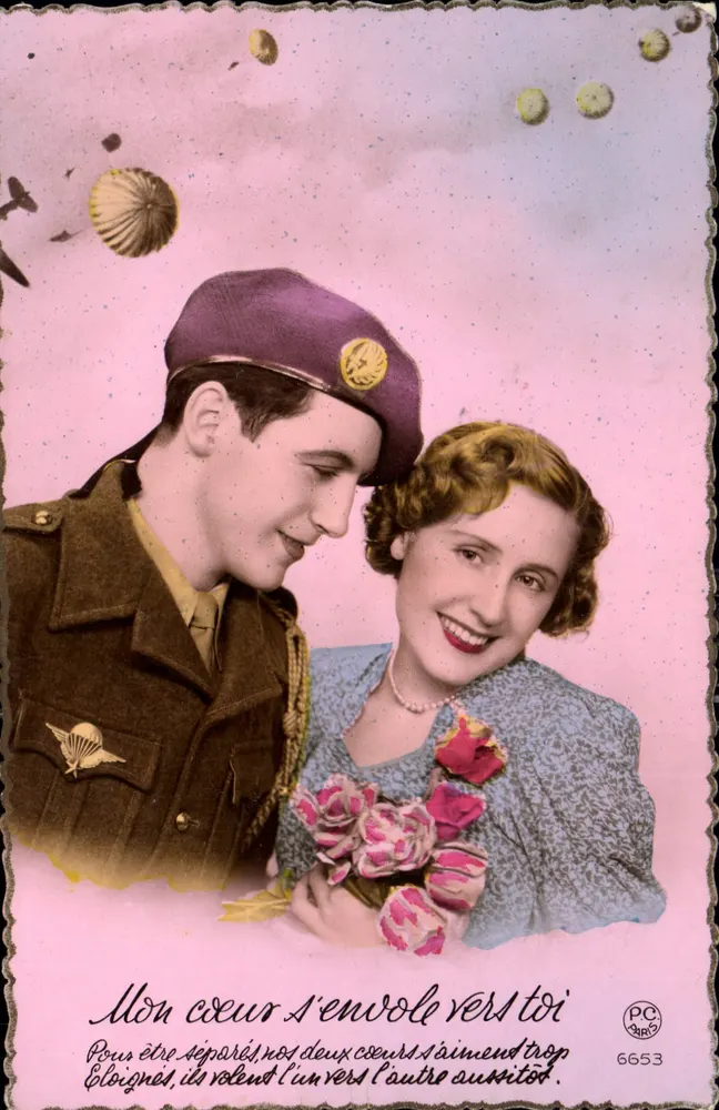 Soldat und Frau — LiebesSzene mit Regenschirmen und Schalen — PC PARIS n°6653 - Vorderseite