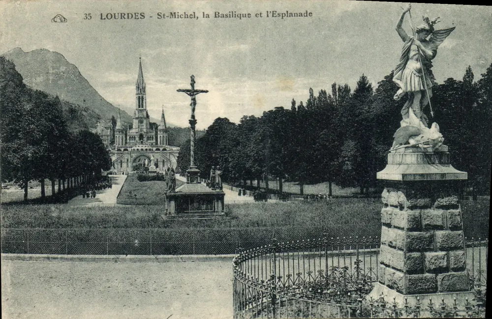 LOURDES - St-Michel, a Basílica e a Esplanada — Editor: Graphphil, n° 35 - Frente