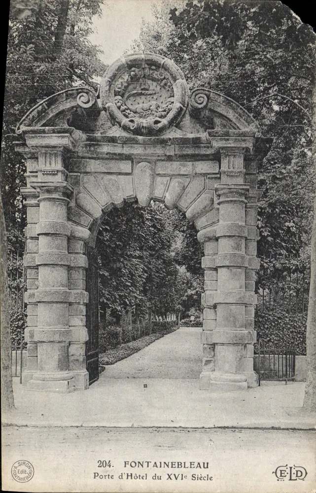 Tor zur Hotel des 16. Jahrhunderts — Fontainebleau — Verlag A. Sirois, Nr. 204 - Vorderseite