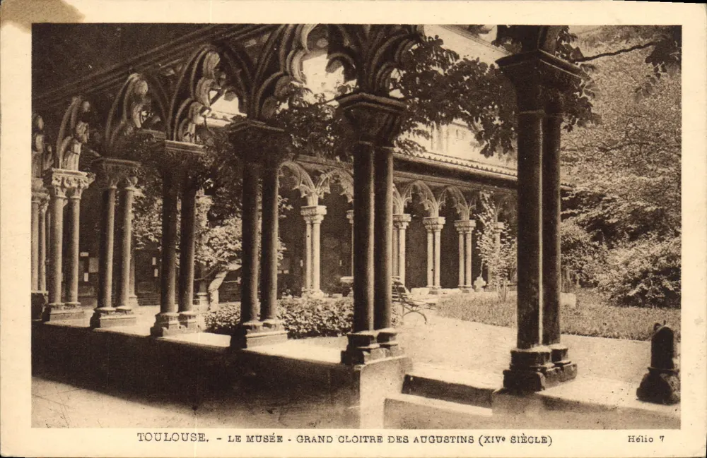 Toulouse - O Museu - Grand Cloître dos Augustinos (século XIV) — Hélio 7 - Frente