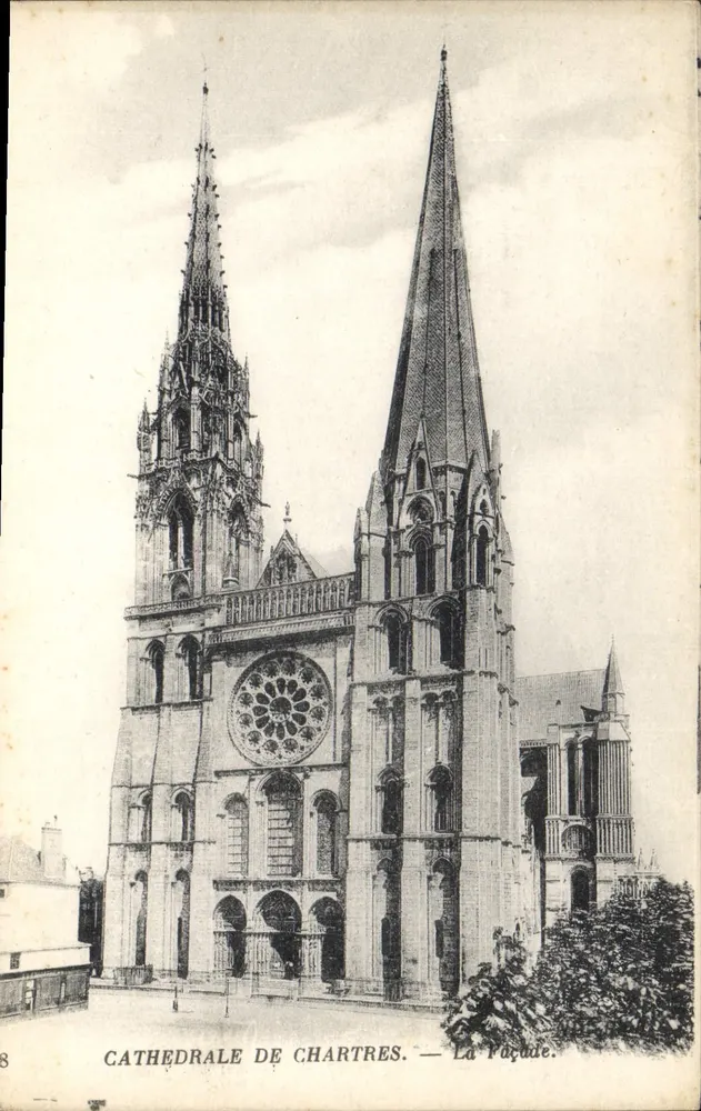 Catedral de Chartres — A fachada. - Frente