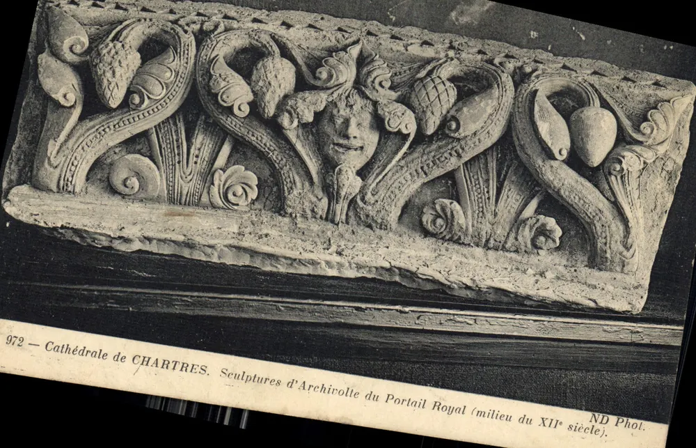 Kathedrale von Chartres — Skulpturen der Archivolten des Königstor (Mitte des 12. Jahrhunderts) — ND Phot. - Vorderseite