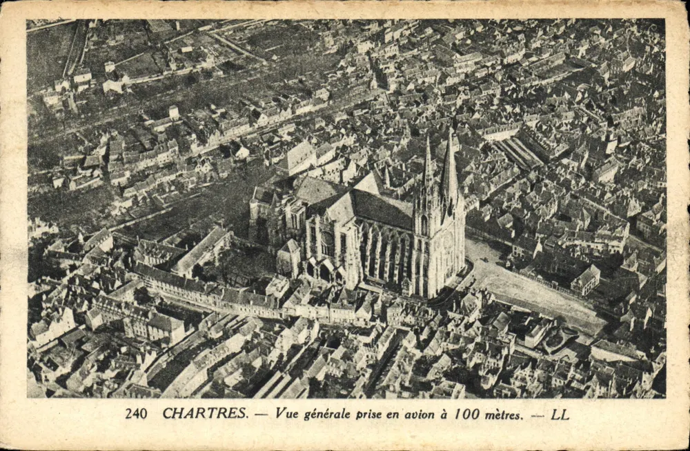 Chartres — Vista geral tirada de avião a 100 metros — LL - Frente