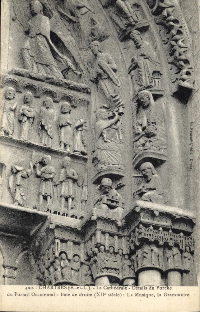 Chartres (E-et-L.) - Die Kathedrale - Details des Westportal-Porches - Rechte Nische (12. Jahrhundert): Musik, Grammatik - Vorderseite
