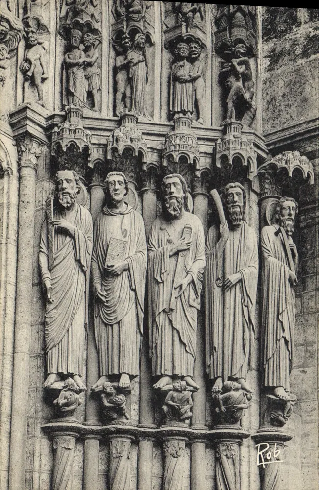 Chartrés - Catedral - Portal Sul (século XIII) - Lado direito - Santos Paulo, João, Tiago Maior, Tiago Menor, Bartolomeu - Frente