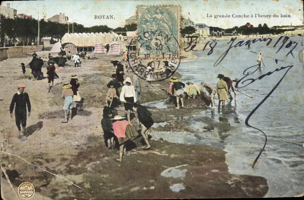Royan — The Great Conche at Bathing Time — Edition of the Nouvelles Galeries - Front